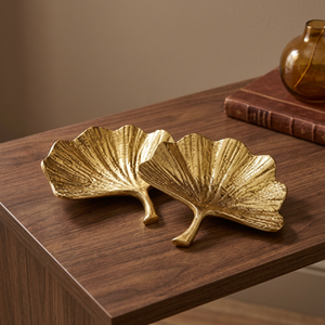 Assiettes décoratives en forme de feuille dorée, en métal poli fait main, design moderne et luxueux - Product Image 4