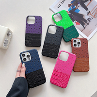 Étui de téléphone portable élégant et stylé bicolore multicolore en patchwork d'autruche et de crocodile pour iPhone