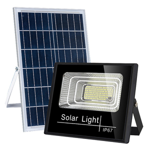 ไฟสปอร์ตไลท์ LED พลังงานแสงอาทิตย์ 5000K แสงเดย์ไลท์ IP65 ติดผนัง พร้อมรีโมทคอนโทรล ได้รับมาตรฐาน CE รับประกัน 2 ปี สำหรับสวนและภายนอกอาคาร - Product Image 1