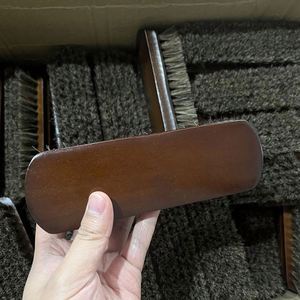 Cepillo de madera con cerdas naturales de crin de caballo para el cuidado de sofás y alfombras - Product Image 3