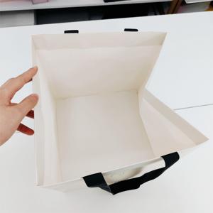 Sac en papier personnalisé blanc pour emballage cadeau, imprimé, fait main, luxe, pour fleurs - Product Image 6