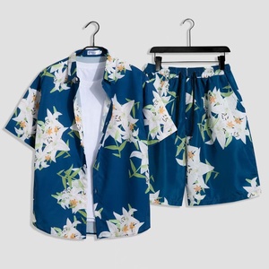 ชุดเซ็ตฤดูร้อนเทศกาลสงกรานต์ เสื้อเชิ้ตแขนสั้นลายดอกไม้ผ้าใยไผ่ 100% กางเกงขาสั้นทรงหลวมสำหรับคู่รัก - Product Image 1