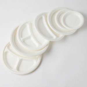 Assiette jetable biodégradable et compostable en bagasse de canne à sucre à 3 compartiments de 10 pouces pour l'emballage alimentaire de fêtes et de buffets - Product Image 1