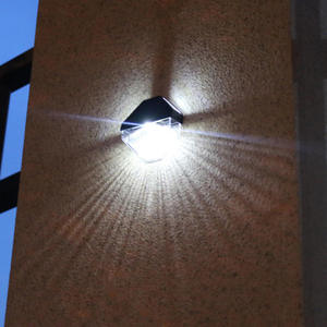 Nouvelle applique murale solaire LED d'extérieur avec certification BSCI IP65 étanche pour l'éclairage nocturne des paysages, cours et patios - Product Image 5