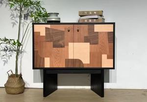 Aparador Moderno de Madera con Marquetería Geométrica, Gabinete de Almacenamiento de 2 Puertas con Tiradores de Latón, Mueble de Sala de Estar Estilo Mid-Century - Product Image 2