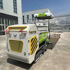 Petite finisseuratrice d'asphalte 0,8-2 m à largeur réglable, conception compacte pour la construction routière - Product Image 3
