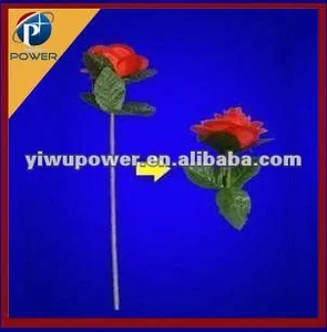 Rose qui apparaît en gros plan, magie de fleurs sur scène, rose pliante, accessoire de magie, disparaît brusquement, série de scène, illusion de rue - Product Image 6