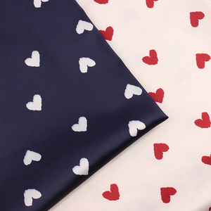 <span class=keywords><strong>Tissu</strong></span> imprimé de motif de <span class=keywords><strong>coeur</strong></span> de taffetas de polyester pour des vêtements de sommeil - Product Image 1