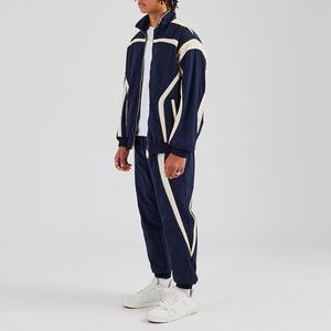 Chaqueta Ligera de Nailon con Logotipo Personalizado, Cuello Alto, Paneles en Contraste, Parche de PU, Puños con Cierre, Pantalones Deportivos Holgados con Cierre Elástico - Product Image 3