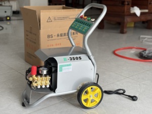 Lavadora a presión industrial de alta resistencia Ouchi con motor eléctrico de imán permanente, inversor sin escobillas y óptica de CA de grado comercial - Product Image 1