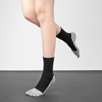 Chaussettes de sport mi-mollet à cinq doigts épaissies, antidérapantes, antibactériennes et absorbant la transpiration pour le yoga et le Pilates – Coton peigné pour l'automne/hiver