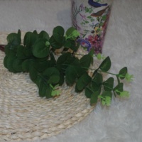 Penjualan Panas Daun Eucalyptus Buatan Tangan Batang Tanaman Hijau Aksesoris Bunga Tahan Lama untuk Natal Tahun Baru Imlek