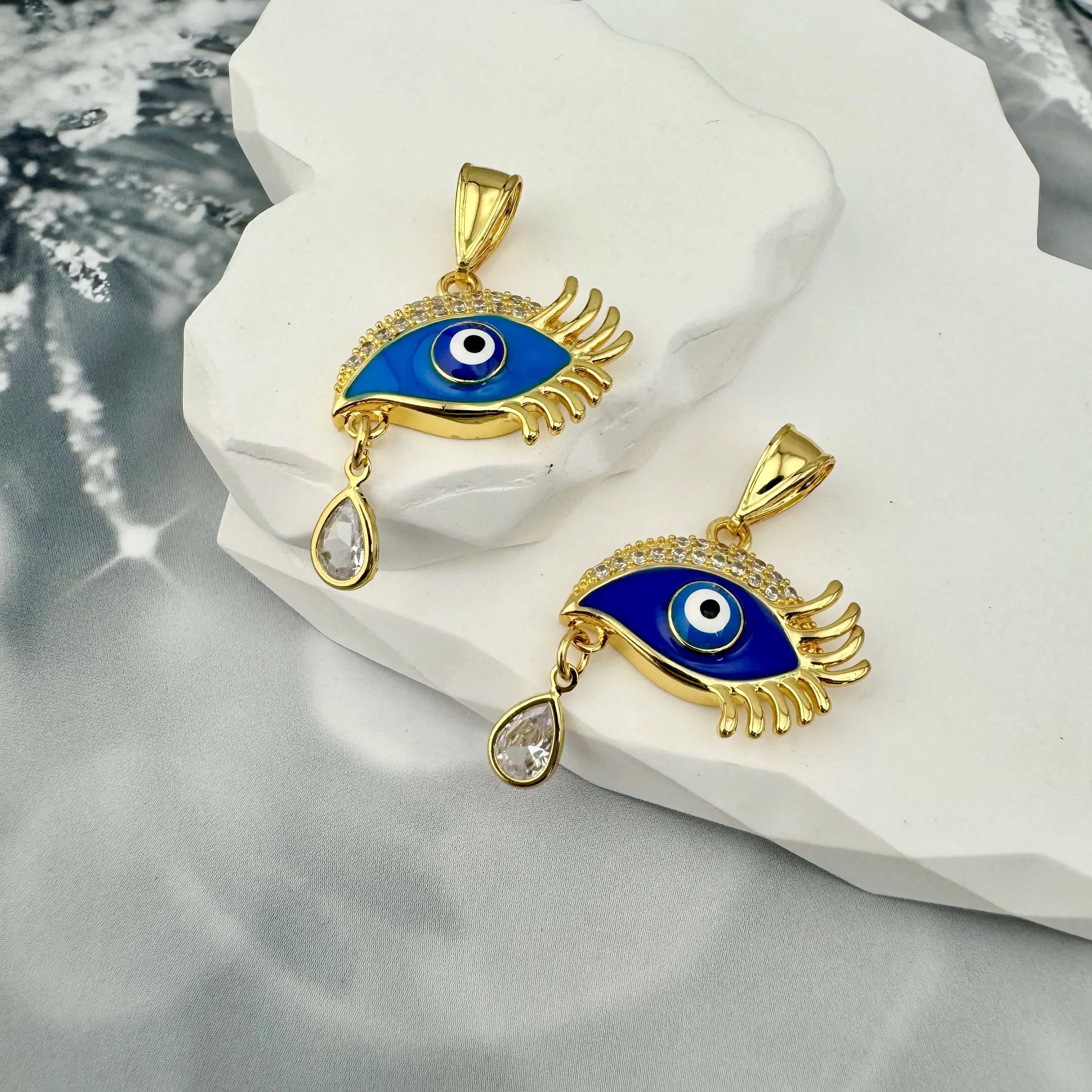 Pingente de miçangas esmaltadas de zircônia banhado a ouro 24K Diabo Olho azul da moda personalizado