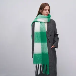 F-2237 새로운 2024 여성 패션 긴 목도리 체크 무늬 스카프 사용자 정의 술 두꺼운 따뜻한 숙녀 100% 겨울 폴리 에스테르 스카프