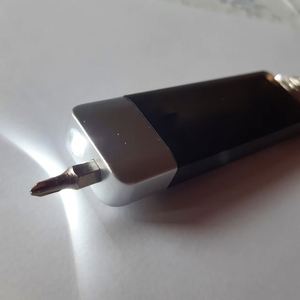 Juego de Destornilladores de Bolsillo Mini con Linterna LED, Kit de Herramientas de Acero al Carbono, Herramienta de Reparación Tecnológica Portátil, Juego de Destornilladores con Luz - Product Image 6