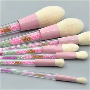 Pinceaux de maquillage végétaliens à poils roses scintillants et glamour Ensemble de pinceaux de maquillage en poudre pastel arc-en-ciel à poignée irisée - Product Image 1