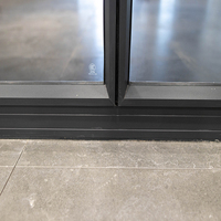 Cloison modulaire en verre transparente haut de gamme et moderne avec caractéristiques ignifuges et d'absorption acoustique pour les espaces de bureaux commerciaux