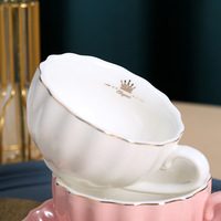 Tasse et soucoupe en porcelaine fine rétro européenne en forme de citrouille, service à thé en céramique à bord doré, vaisselle élégante pour le thé de l'après-midi, cadeau de pendaison de crémaillère