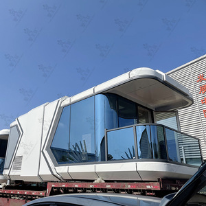 Hotel Moderno en Contenedor con Balcón de Vidrio y Diseño Curvo para Alojamiento Turístico - Product Image 3