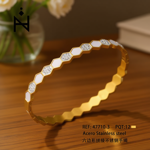 Bracciale esagonale Angelina in acciaio inossidabile placcato oro con intarsi di strass per donna - Product Image 2