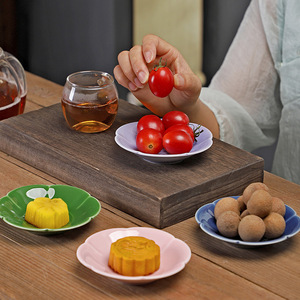 Assiette en céramique pour thé et pâtisserie, forme de fleur à six pétales, motif nuage porte-bonheur, pour utilisation en salon de thé ou lors de fêtes, origine Dehua - Product Image 4