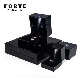 FORTE Factory Direct Supply Lacquer White Jewelry <b>Boxes</b> Custom Logo Black Engagement Ring Box <b>LED</b> <b>Light</b> Packaging - Product Image 5