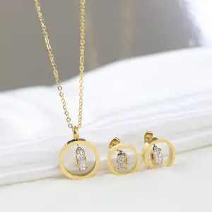 Nouveau <span class=keywords><strong>grossiste</strong></span> de <span class=keywords><strong>bijoux</strong></span> de mode boucles d'oreilles pour femmes en acier inoxydable plaqué or 18 carats avec zircon creux et rond - Product Image 1