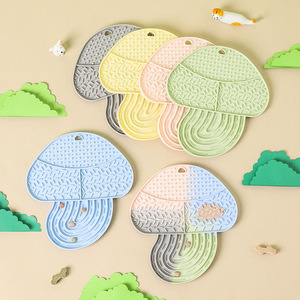 Tapis d'alimentation pour animaux de compagnie en silicone en forme de poisson, antidérapant pour chats - Product Image 2