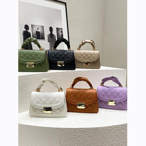 Sac bandoulière carré portable en PU imperméable pour femme, style coréen classique, avec chaîne et fermeture éclair – Cadeau populaire IStapromo - Product Image 1