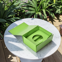 Boîte cadeau magnétique pliable Boîte d'emballage verte en carton rigide de stockage d'insertion personnalisée