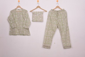 Conjunto de Pijama para Mujer con Estampado Artesanal, Cuello Camisero, Manga Tres Cuartos, Cierre de Botones, Ropa de Dormir, Ropa de Estar por Casa para Verano - Product Image 1