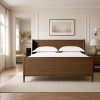Cadre de lit en bois massif naturel de style américain classique moderne avec tête de lit haute à volants et pieds effilés, mobilier de chambre principale