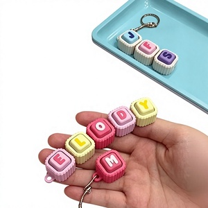 Porte-clés personnalisé imprimé en 3D avec nom, jouet anti-stress à verrouillage inversé, lettre personnalisée, cadeau - Product Image 4