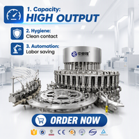 Ligne de production automatique d'eau en bouteille PET 8000BPH avec solution clé en main 3-en-1 de remplissage, bouchage, étiquetage et emballage