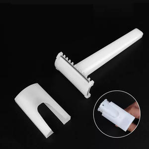 Maquinilla de afeitar médica desechable para la zona del bikini, hoja de acero inoxidable de doble cara, blanca, XD-01, origen Yangzhou - Product Image 1