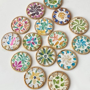 Posavasos de Mosaico de Concha de Nácar Natural, Portavasos de Ratán Hecho a Mano, Posavasos Redondo para Bebidas, Decoración para Mesa de Café - Product Image 6