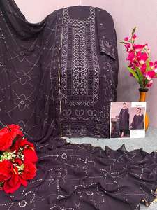 Série tendance Salwar Kameez de style pakistanais pour les fêtes, les festivals et les occasions spéciales Disponible au prix d'exportation - Product Image 2