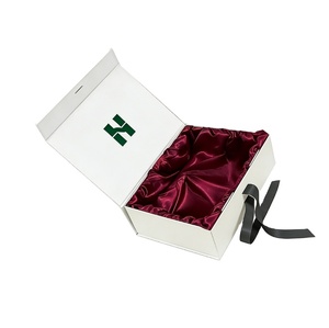 Ensemble de boîtes cadeaux personnalisées avec fermeture magnétique blanche, carton rigide de luxe pour les anniversaires et les occasions spéciales - Product Image 1