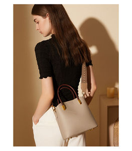 Grand <span class=keywords><strong>sac</strong></span> à bandoulière tendance de créateur au prix de gros Sacs seau fourre-tout élégants pour femmes <span class=keywords><strong>Sac</strong></span> à <span class=keywords><strong>main</strong></span> et sacs à <span class=keywords><strong>main</strong></span> personnalisés Marques célèbres - Product Image 4