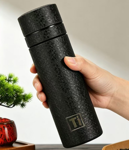 Bouteille d'eau de luxe 2026 en titane pur 480 ml, vente en gros, logo personnalisé, gourde isotherme légère et portable, avec couvercle pour usage professionnel - Product Image 5