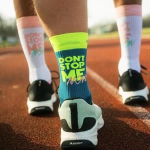 Chaussettes de course personnalisées à coussinets fins Chaussettes de <span class=keywords><strong>compression</strong></span> de haute qualité pour le cyclisme et le sport Chaussettes basses pour femmes de marque à quantité minimale de commande vente en gros - Product Image 2