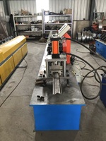 Machine de formage à froid pour panneaux de portes enroulables et lames de volets roulants