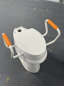 Sedile WC Moderno Rotondo Rialzato con Coperchio, Maniglie di Sicurezza, Copertura per WC in Plastica - Product Image 5