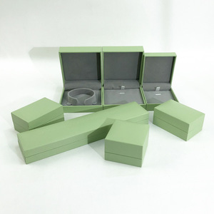 Hellgrüne Luxus Verlobung sring Schmuck Set Box Doppel ring Ohrringe Frische Clam shell Kunststoffs chale Kunstleder Papier Lager - Product Image 1