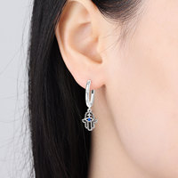 Boucles d'oreilles pendantes asymétriques Hamsa Main et Œil, zircon bleu pavé, alliage de cuivre plaqué argent, style bohème, protection spirituelle, pour femme