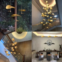 Projet personnalisé Grand lustre à fleurs en cuivre Forge Suspension Décoration intérieure Hôtel de luxe en or Suspension d'escalier