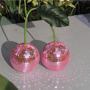 2025 le <span class=keywords><strong>plus</strong></span> <span class=keywords><strong>chaud</strong></span> cerise Disco boule décor créatif rouge miroir lumière ornement mignon fruit en forme de fête de noël décoration coins - Product Image 3