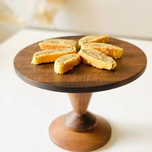 Support à gâteau en bois fait main pour la décoration de table de mariage et la présentation de pâtisseries maison - Product Image 3