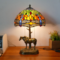 Lampe de chevet de style européen avec abat-jour en verre coloré en forme de libellule et de fleur, lampe de bureau décorative pour chambre à coucher, salon, bureau