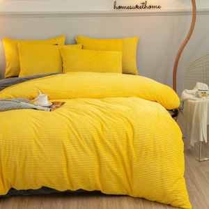 Juego de Edredón de Invierno de Cuatro Piezas, Grueso, de Felpa de Coral con Relleno de Lana, Resistente al Agua, Ropa de Cama de Calidad - Product Image 2